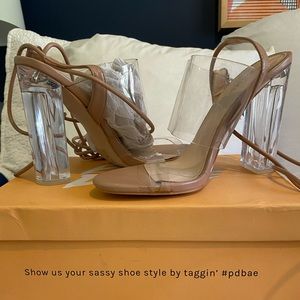 Heeled sandals with ankle tie